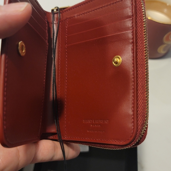Saint Laurent Compact Wallet, Rogue Opium Color. - Picture 4 of 6